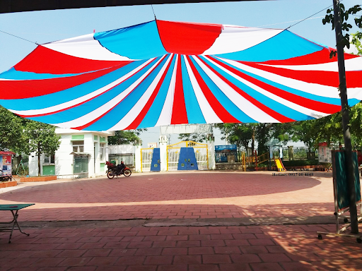 Những yếu tố quyết định giá dù che nắng sân trường khổ lớn