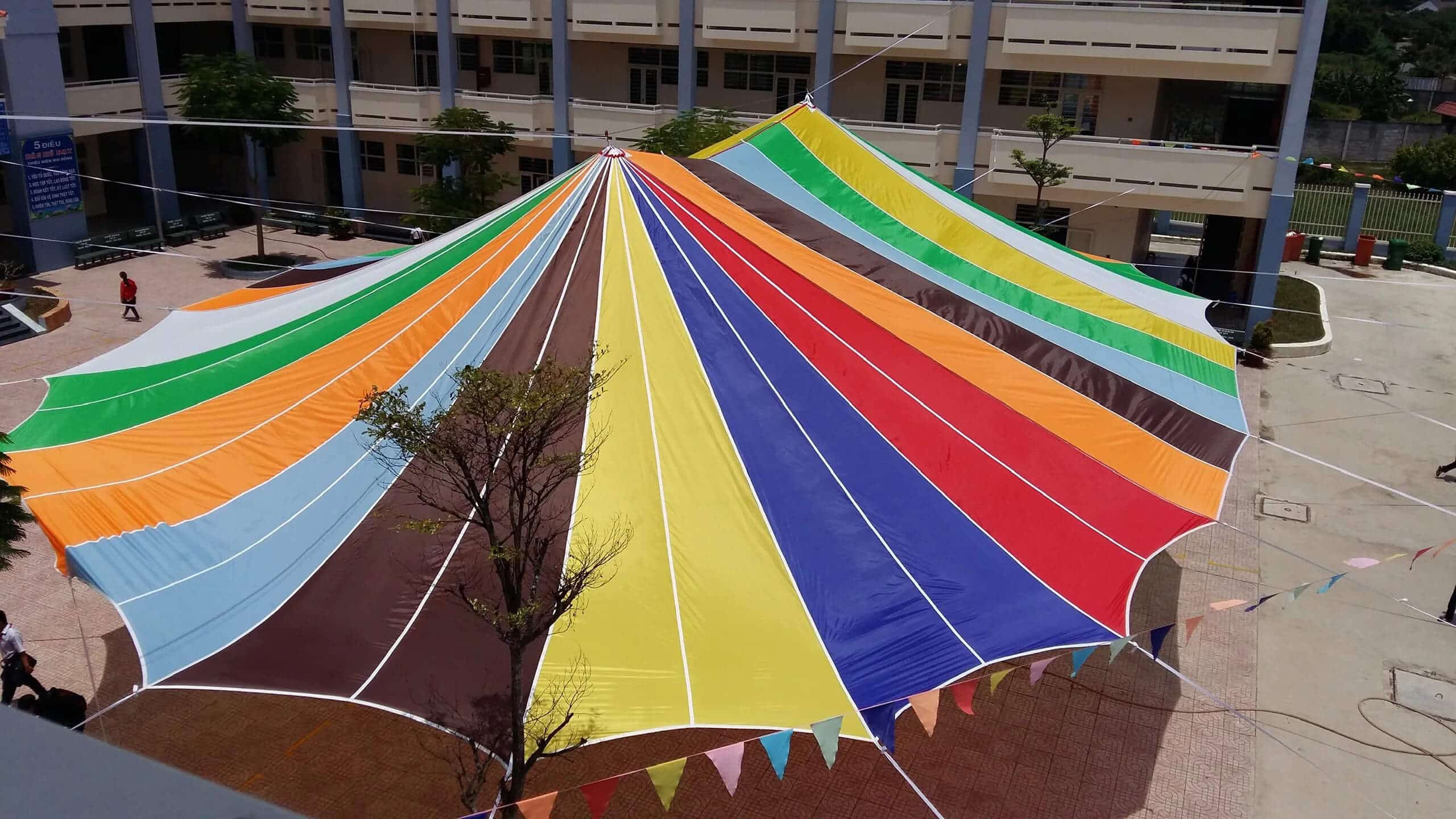 Những vấn đề sân khấu gặp phải nếu không sử dụng dù cánh dơi